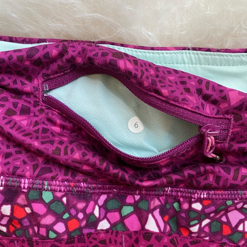 Lululemon Size 6 Multi-Colored Patterned Athletic… - image 3